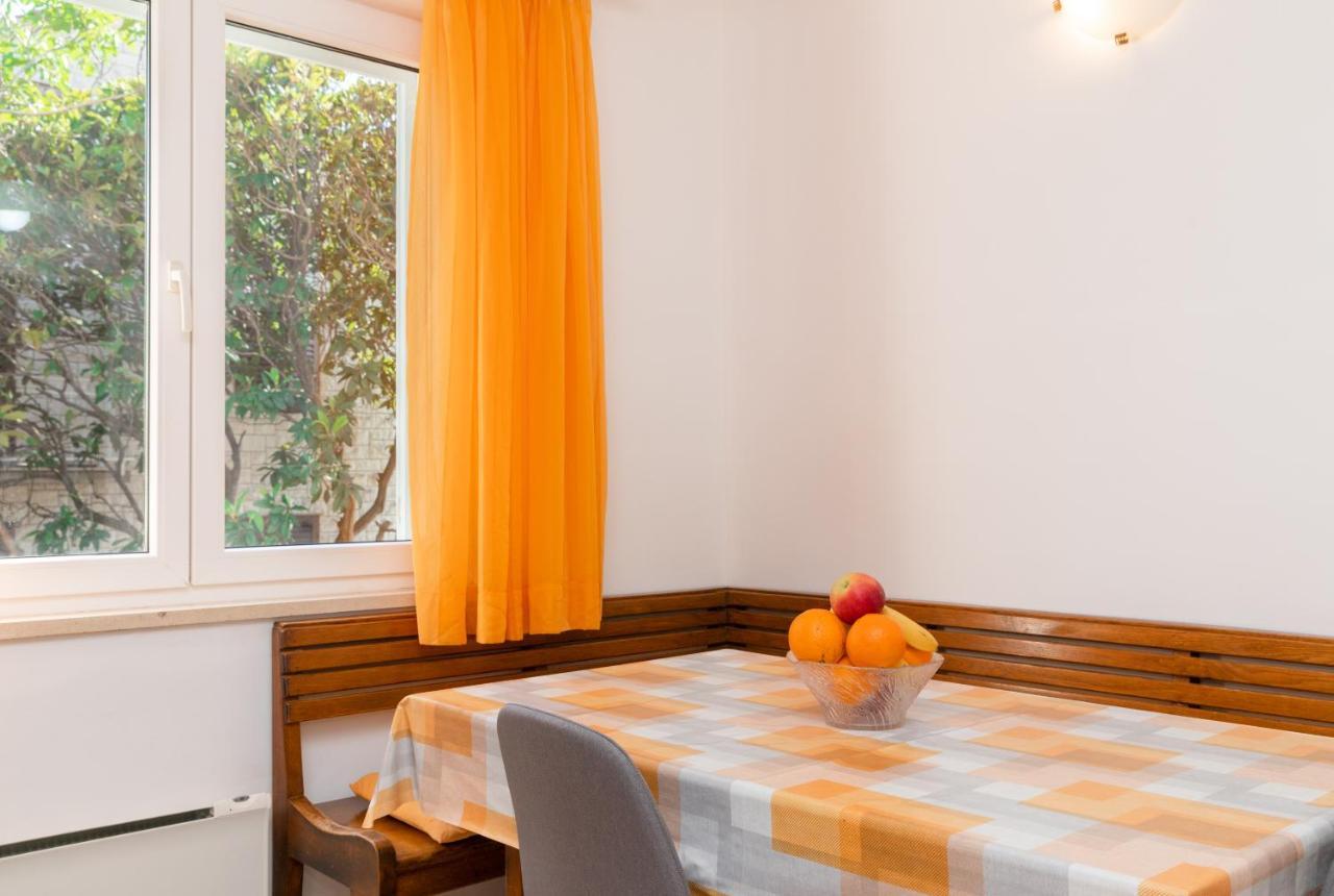 Nona - Center, 150 Meters From The Apartma *